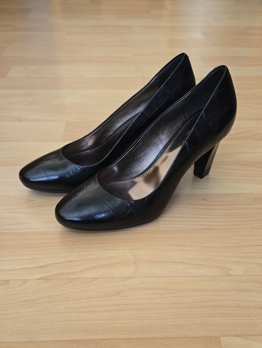 Coach Maxey Black Croc Embossed Leather Pumps Round Closed Toe Heels Size 6.5